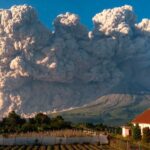 Violenta eruzione del Vulcano Sinabung in Indonesia