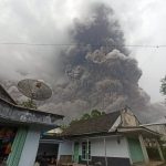 Violenta Eruzione Monte Semeru Isola di Java 4 Dicembre 2021