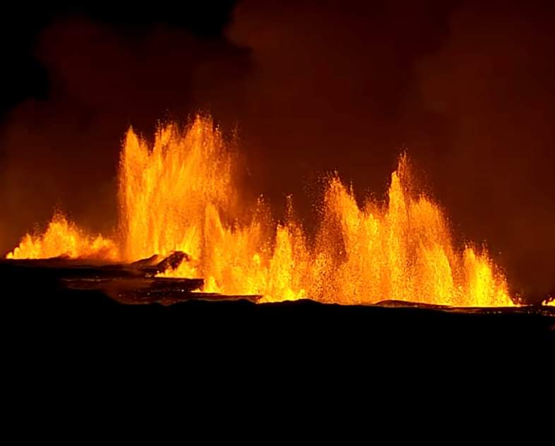 Erutta il Vulcano in Islanda vicino a Grindavik