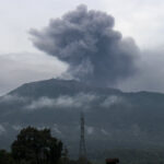 Indonesia: erutta il Vulcano Marapi