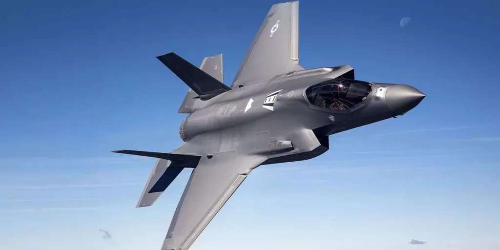 Intercettazione di un Boeing 787 nei cieli italiani: l’intervento degli F-35A del 32° Stormo